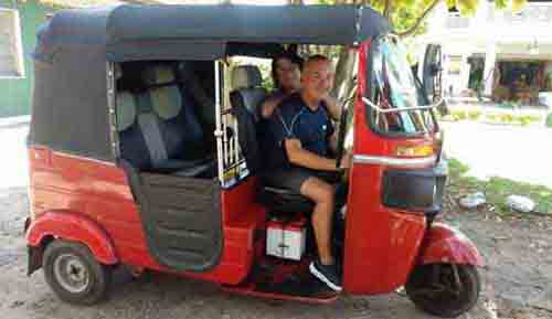 Sri Lanka Tour on a tuk tuk.